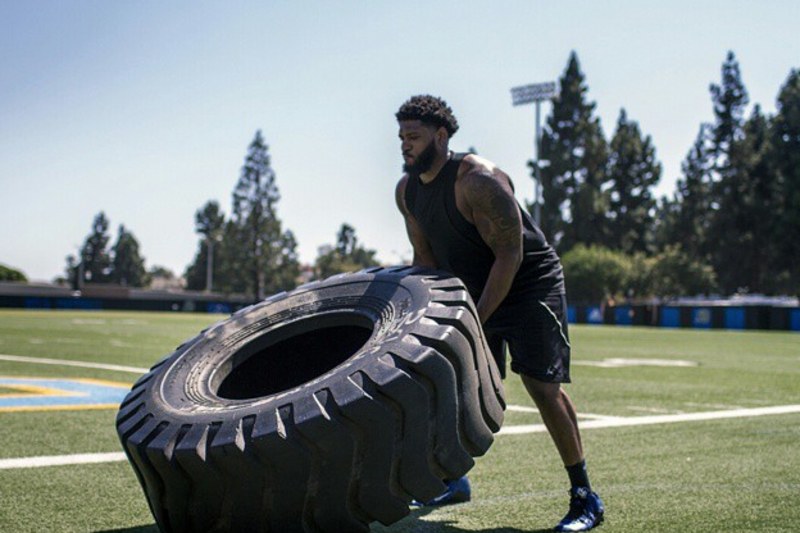 Why This 300-pound NFL Defensive Lineman Went Vegan